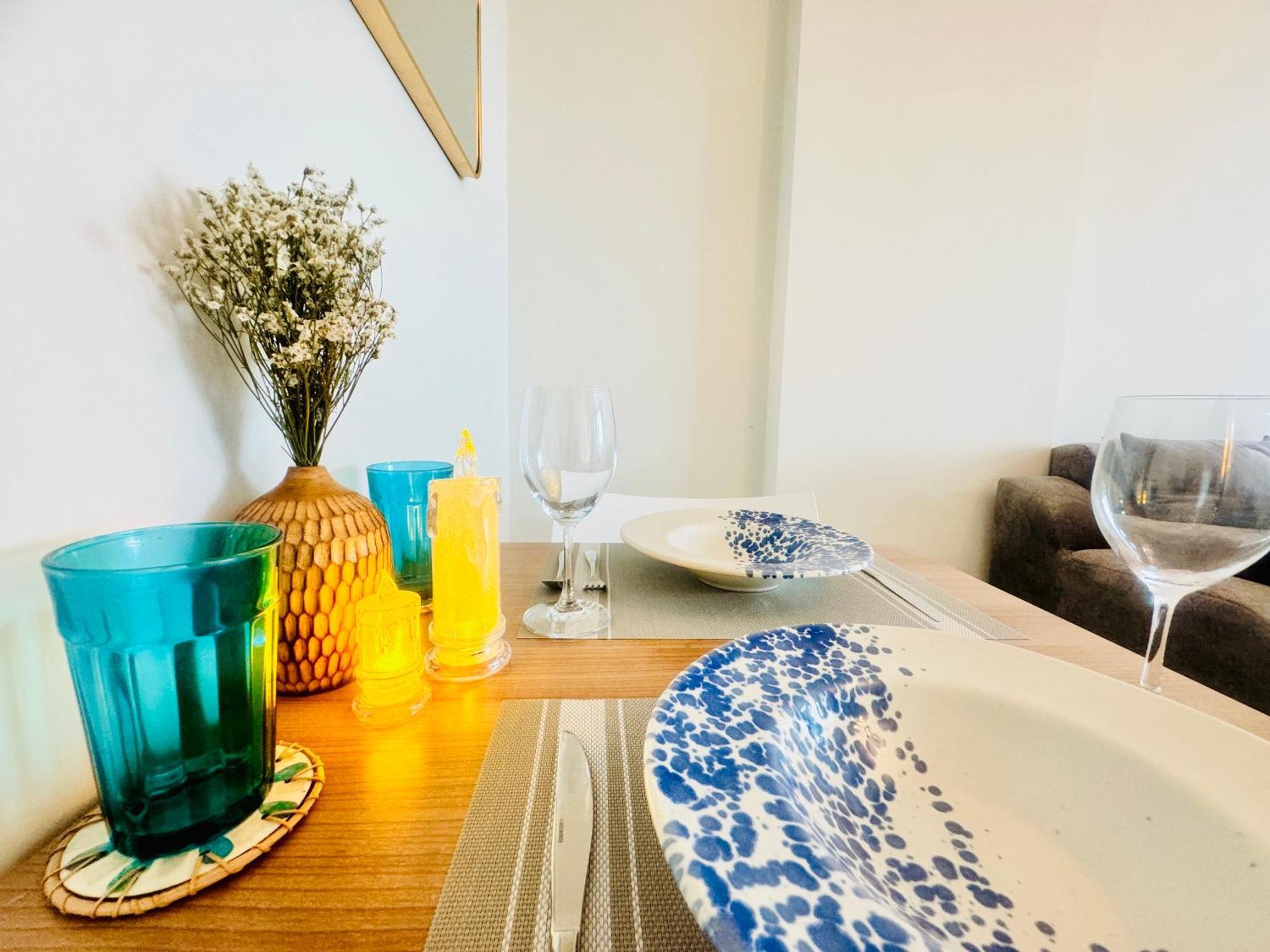 Apartment Sea&mountain View,5 Mins Walk To Famous With King Size Bed HHQ