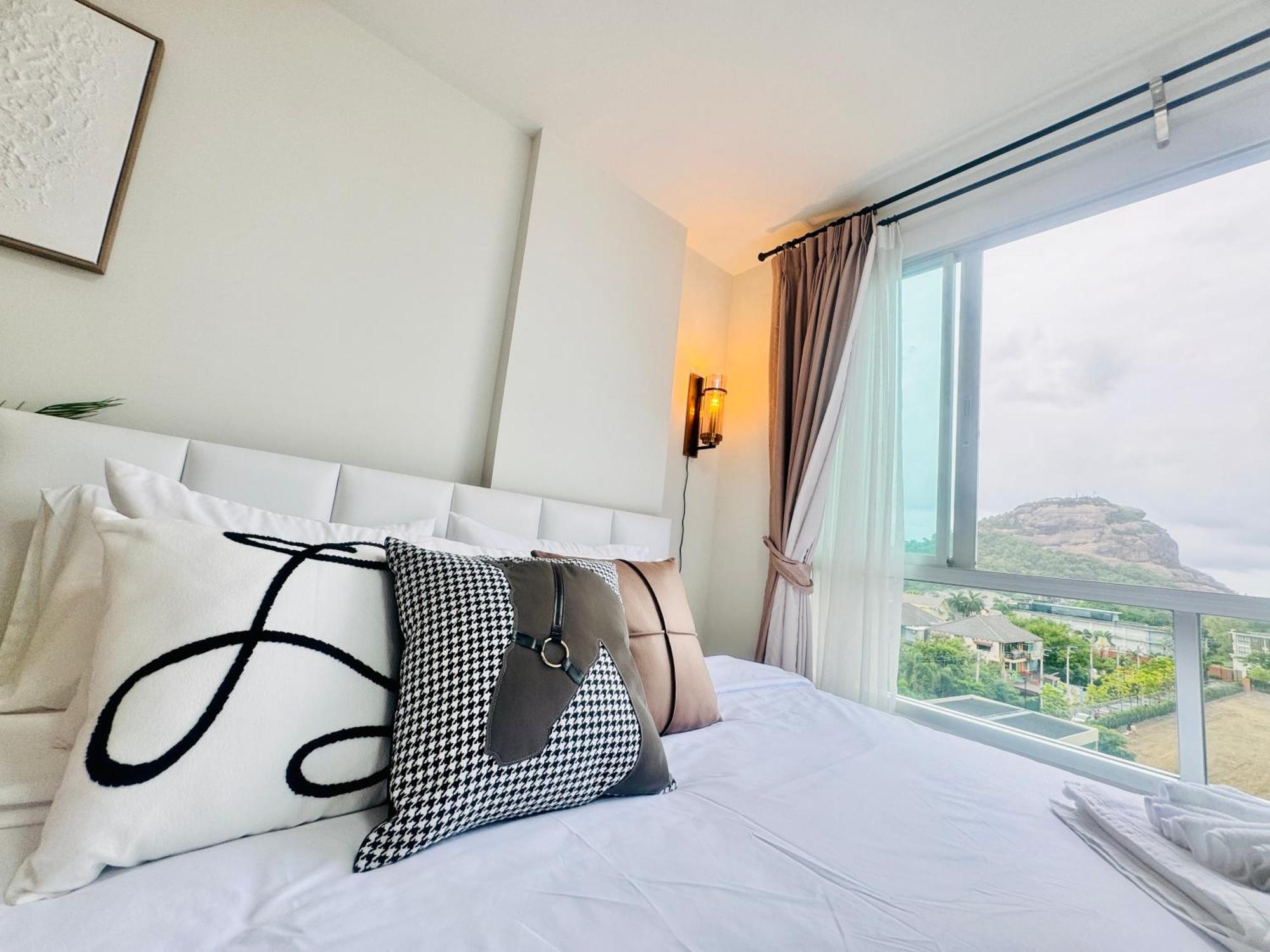 Apartment Sea&mountain View,5 Mins Walk To Famous With King Size Bed HHQ
