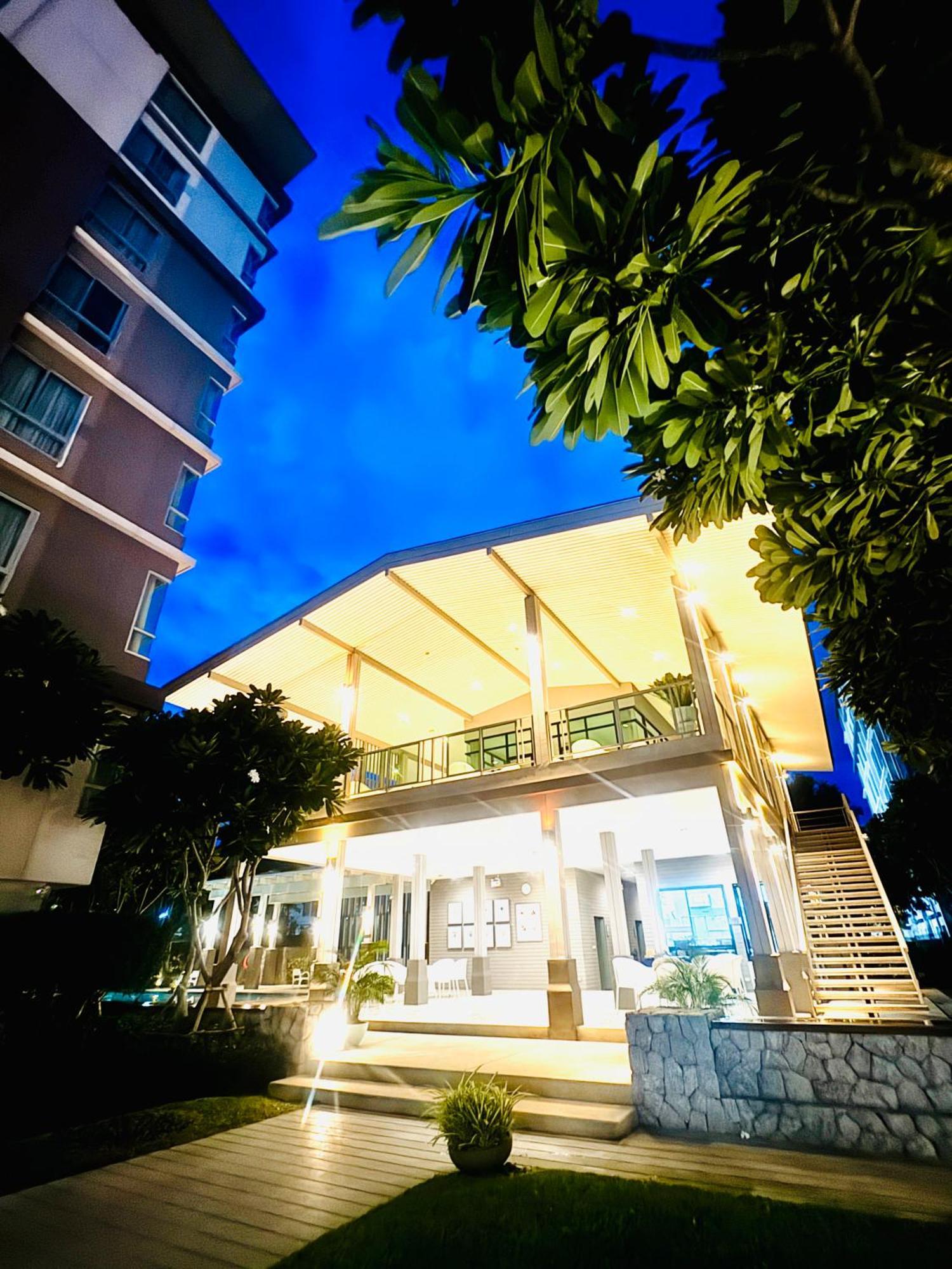 Apartment Sea&mountain View,5 Mins Walk To Famous With King Size Bed HHQ