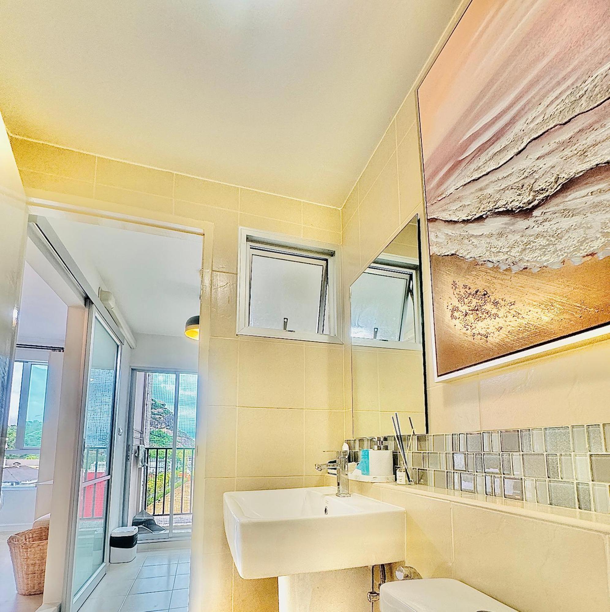 Sea&mountain View,5 Mins Walk To Famous With King Size Bed HHQ