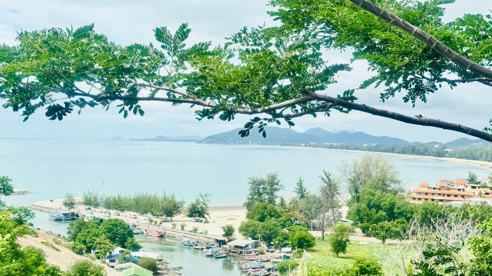Apartment Sea&mountain View,5 Mins Walk To Famous With King Size Bed HHQ